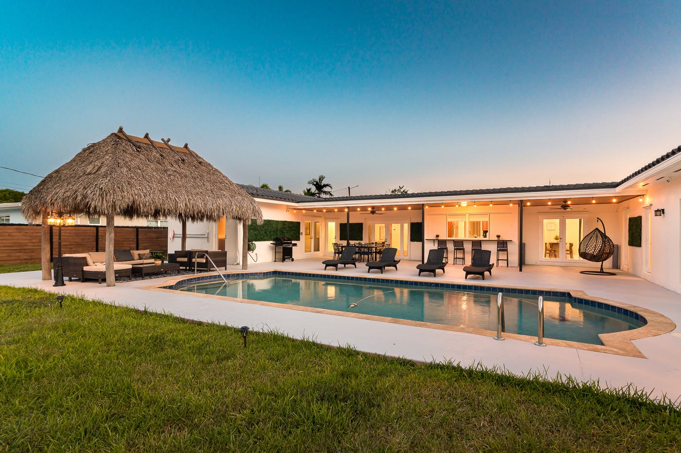 Spacious 5.5 BR Villa | Heated Pool, Grill, Tiki